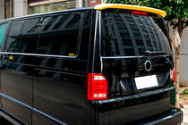 Volkswagen T5 Caravelle 2004–2010 DPT spoilers (aizmugures vāks, melns spīdīgs) foto 1