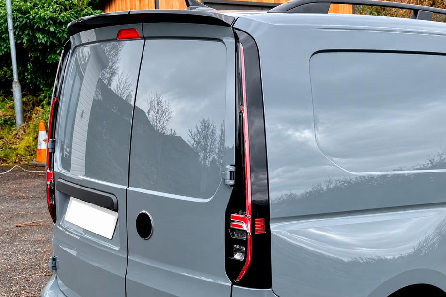 Volkswagen Caddy 2020– Spoileris (2 durvju, spīdīgi melns) Image