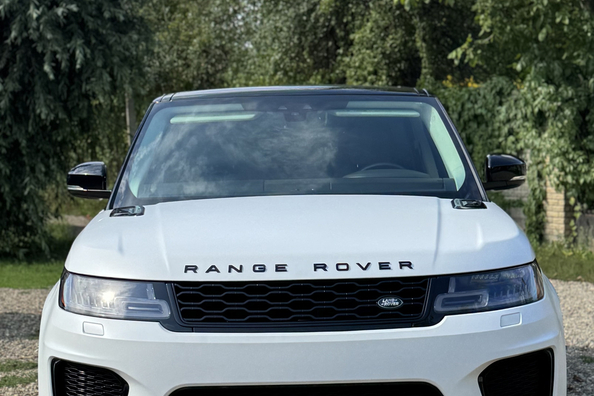 Range Rover Sport L494 2018–2022: SVR virsbūves komplekta uzstādīšana – mūsu darbi Foto 19