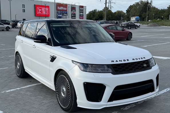 Range Rover Sport L494 2018–2022: SVR virsbūves komplekta uzstādīšana – mūsu darbi Foto 4