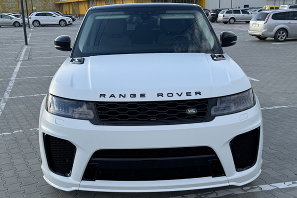 Range Rover Sport L494 2018–2022: SVR virsbūves komplekta uzstādīšana – mūsu darbi Foto 1