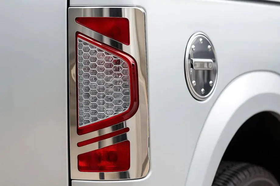 Ford Connect 2010–2013 Aizmugurējo lukturu uzlikas, variants Nr. 2 (2 gab., nerūsējošais tērauds) Image