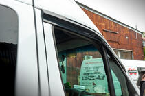 Mercedes Sprinter W906 2006–2018 Līmējamie logu vēja deflektori (2 gab., Sunplex Sport) foto 8