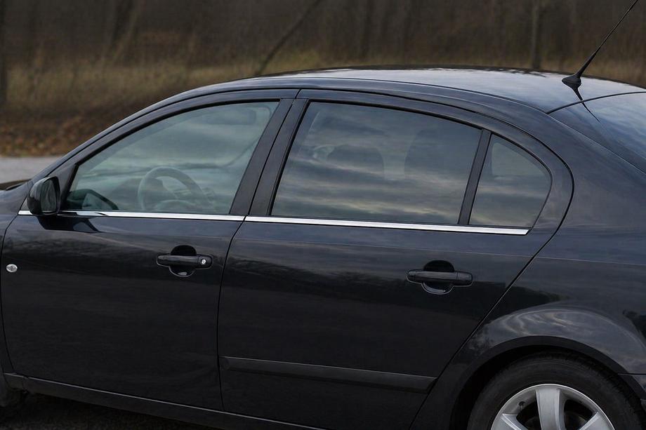 Mazda 3 2003–2009 Logu apmales (4 gab., nerūsējošais tērauds) Hečbeks Image