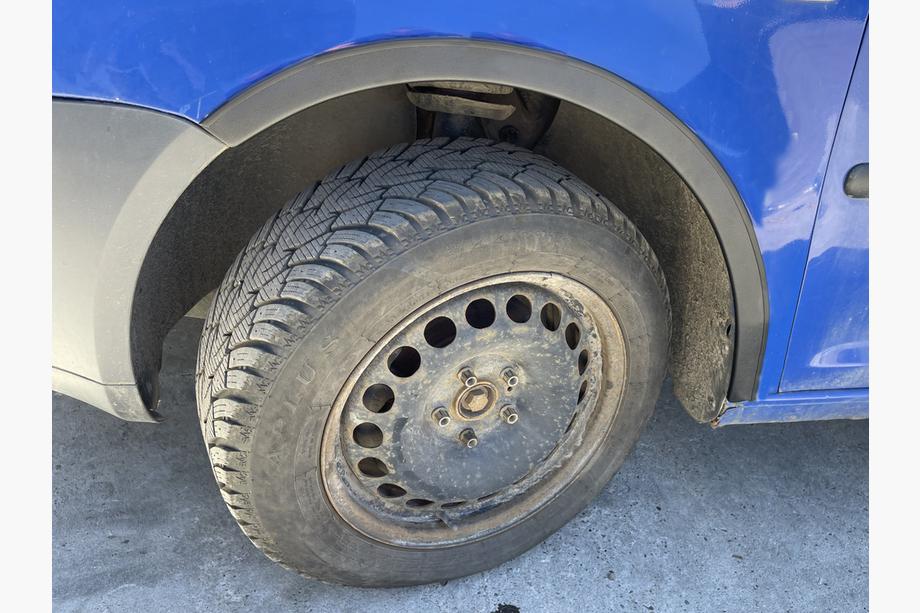 Volkswagen Caddy 2004–2010 Spārnu arku uzlikas (matēti melnas) Īsā riteņu bāze, 1 bīdāmās durvis (metāls) Foto 5