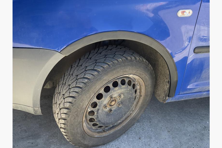 Volkswagen Caddy 2004–2010 Spārnu arku uzlikas (matēti melnas) Īsā riteņu bāze, 1 bīdāmās durvis (metāls) Foto 13