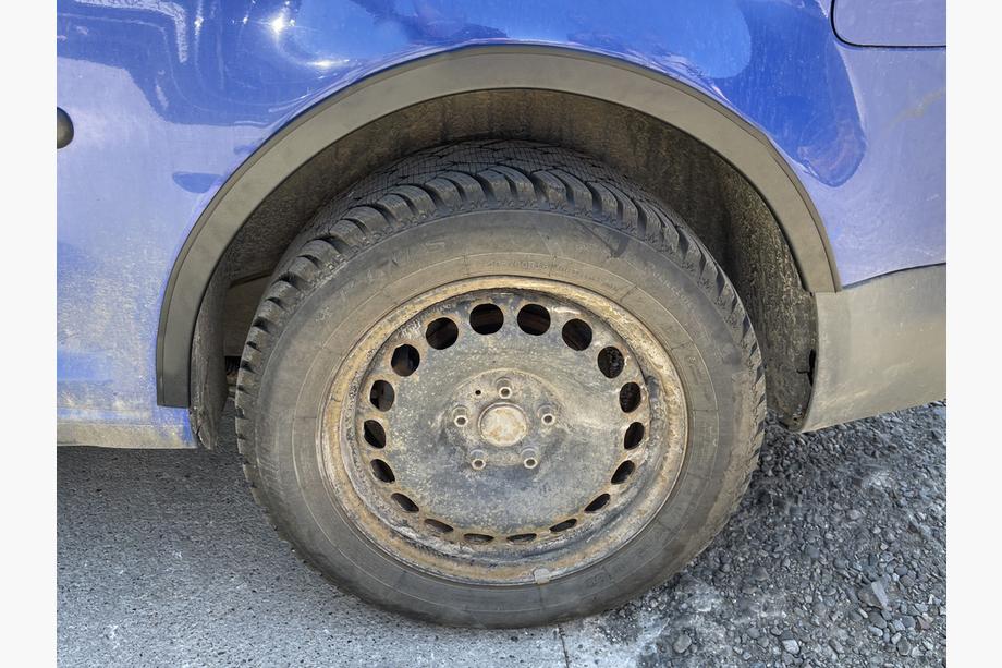 Volkswagen Caddy 2004–2010 Spārnu arku uzlikas (matēti melnas) Īsā riteņu bāze, 1 bīdāmās durvis (metāls) Foto 8