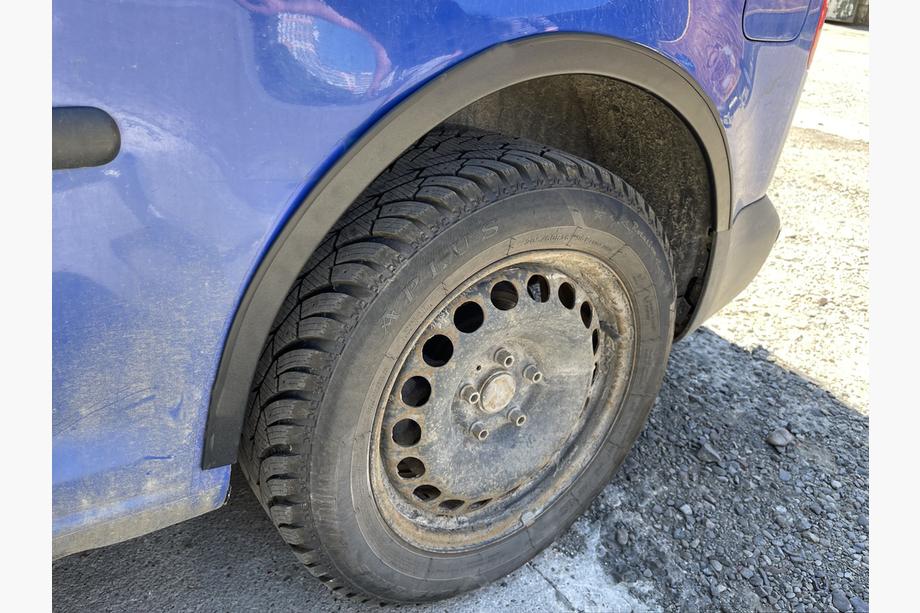 Volkswagen Caddy 2004–2010 Spārnu arku uzlikas (matēti melnas) Īsā riteņu bāze, 1 bīdāmās durvis (metāls) Foto 9