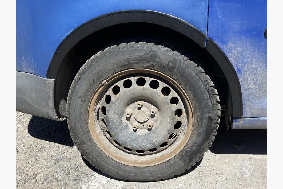 Volkswagen Caddy 2004–2010 Spārnu arku uzlikas (matēti melnas) Īsā riteņu bāze, 1 bīdāmās durvis (metāls) Foto 11