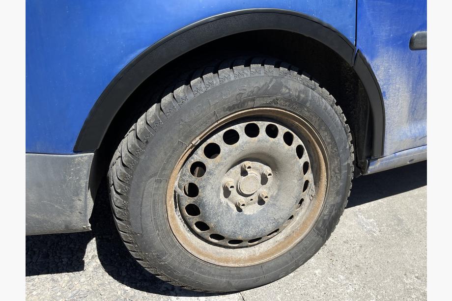 Volkswagen Caddy 2004–2010 Spārnu arku uzlikas (matēti melnas) Īsā riteņu bāze, 1 bīdāmās durvis (metāls) Foto 12