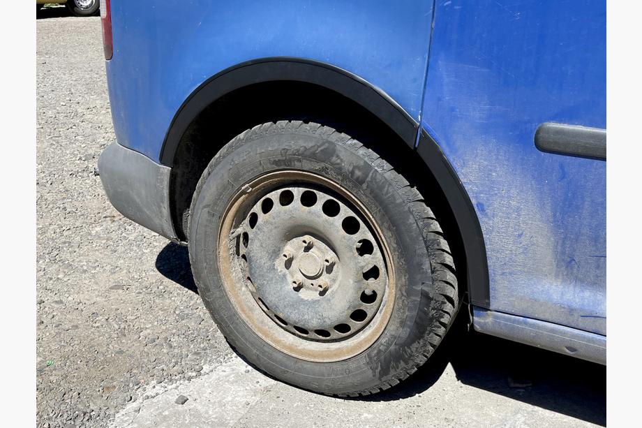 Volkswagen Caddy 2004–2010 Spārnu arku uzlikas (matēti melnas) Īsā riteņu bāze, 1 bīdāmās durvis (metāls) Foto 6