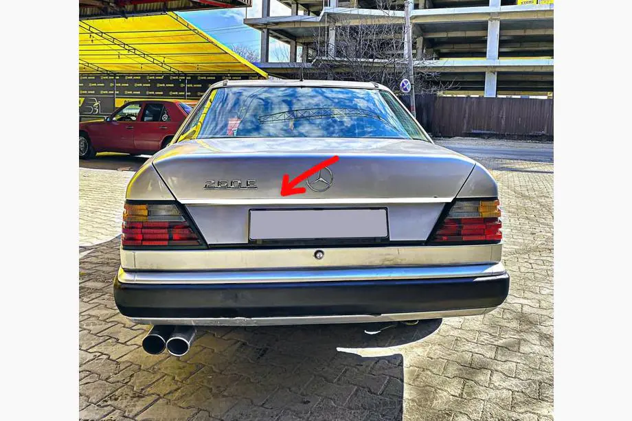Mercedes E-klase W124 1984–1997 Bagāžnieka malas uzlika (nerūsējošais tērauds) Image