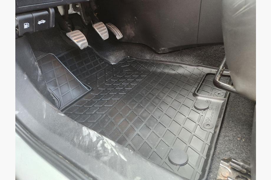 Nissan Qashqai 2010–2014 Gumijas salona paklājiņi (4 gab., Stingray Premium) Image