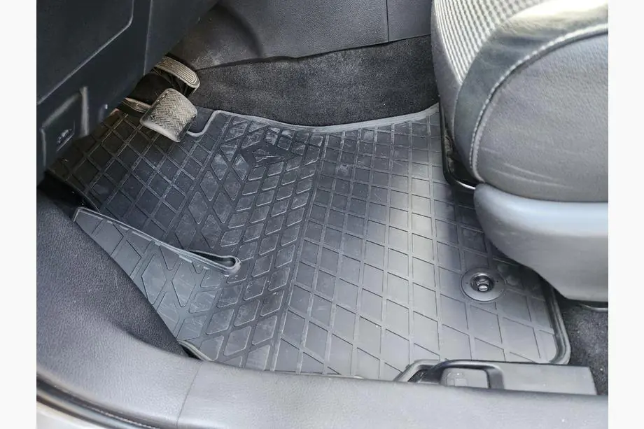 Toyota Auris 2012–2018 Gumijas salona paklājiņi (4 gab., Stingray Premium) Image