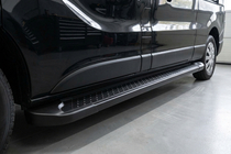 Opel Vivaro 2015–2019 Sānu pakāpieni Allmond Black (2 gab., alumīnijs) foto 1
