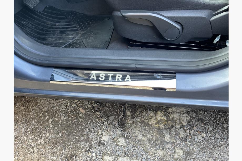 Opel Astra H 2004–2013 Sliekšņu uzlikas Carmos V1 (4 gab., tērauds) Image