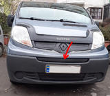 Renault Trafic 2001–2015 Ziemas vidējais priekšējā režģa pārsegs (virs numurzīmes) 2001-2007, matēta foto 1
