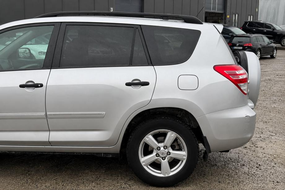 Toyota Rav 4 2006–2013 Melni OEM jumta reliņi (alumīnijs) Image