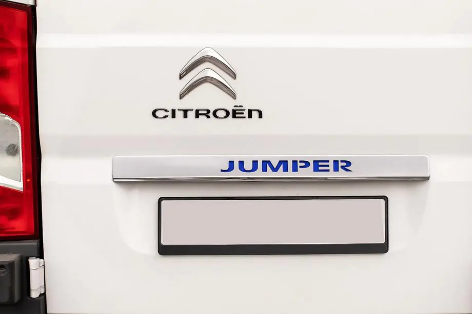 Citroen Jumper 2007–2025 Hromēta līste virs numura zīmes ar zilu LED (nerūsējošais tērauds) Image