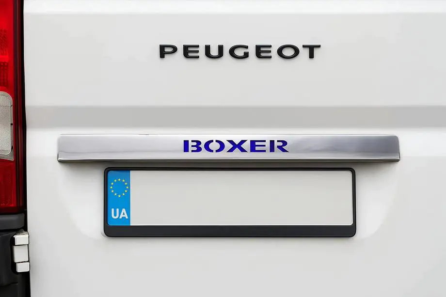 Peugeot Boxer 2006–2025 Hromēta līste virs numura zīmes ar zilu LED (nerūsējošais tērauds) Image