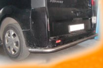 Renault Trafic 2001–2015 Aizmugurējais aizsargstienis ar stūriem (nerūsējošais tērauds) foto 2