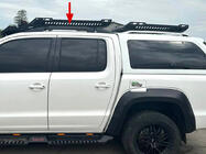 Volkswagen Amarok 2010–2022 Jumta reliņi Skyport Black foto 2