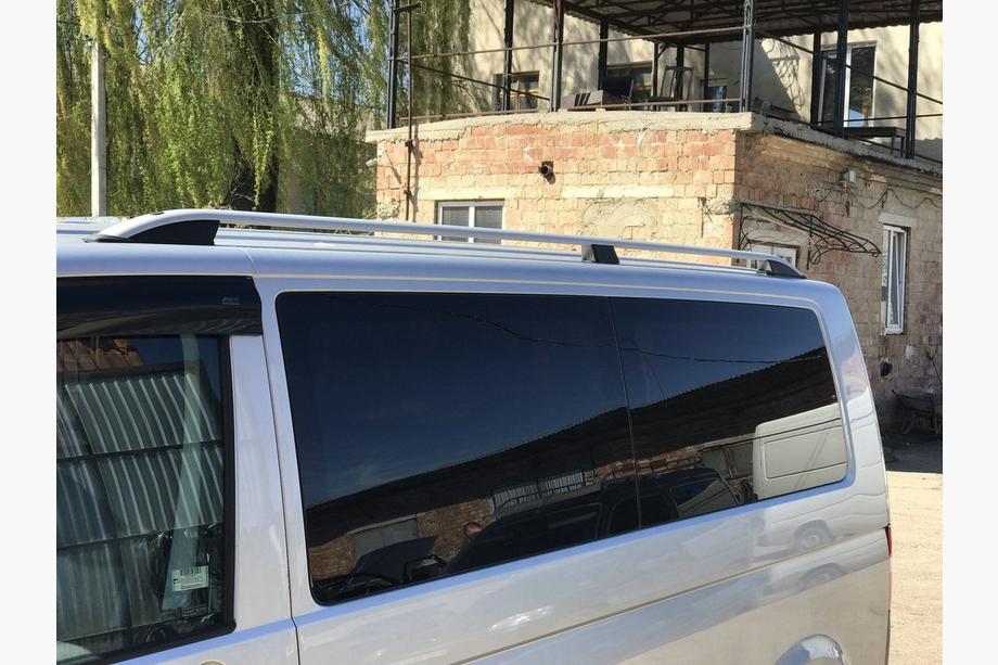 Volkswagen T6 2015–2024 Jumta reliņi CROWN (matēti pelēki) Īsā riteņu bāze Foto 9