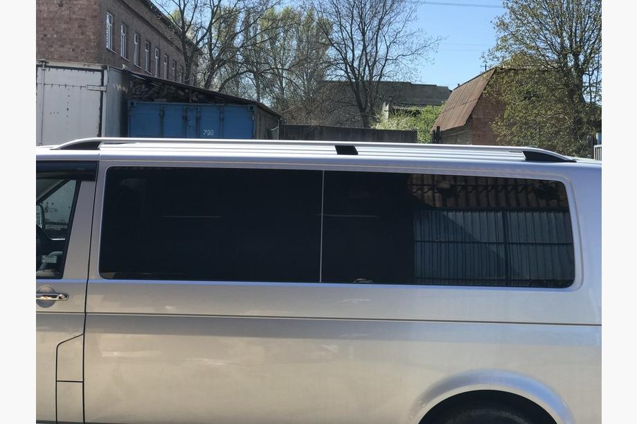 Volkswagen T6 2015–2024 Jumta reliņi CROWN (matēti pelēki) Īsā riteņu bāze Foto 11
