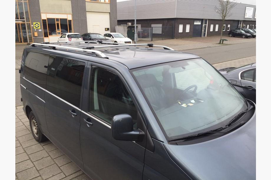 Volkswagen T6 2015–2024 Jumta reliņi CROWN (matēti pelēki) Īsā riteņu bāze Foto 12