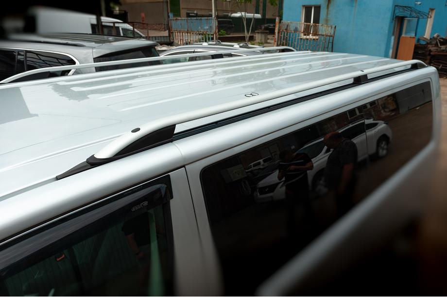 Volkswagen T6 2015–2024 Jumta reliņi CROWN (matēti pelēki) Image