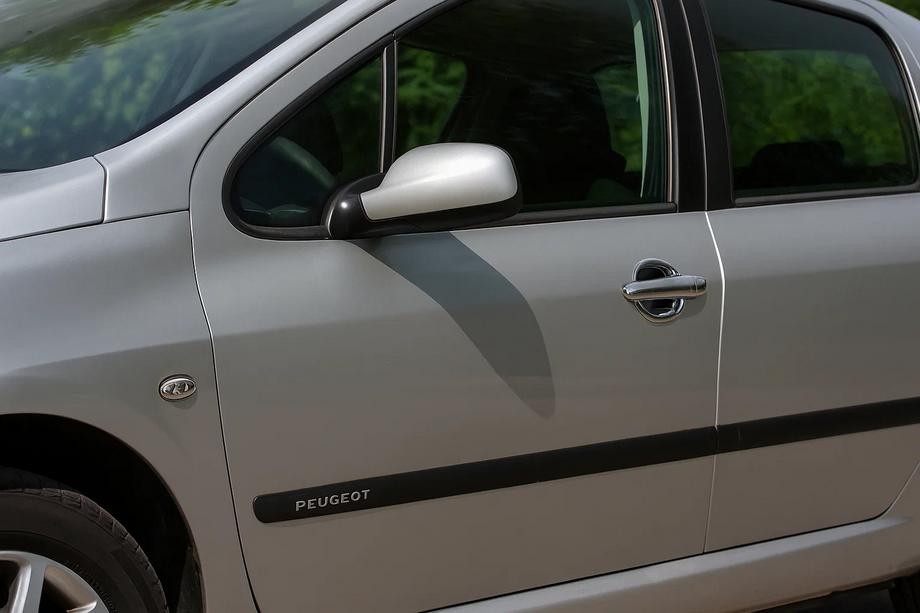 Peugeot 307 2001–2008 Aizsarguzlikas zem durvju rokturiem (4 gab., plastmasa) Image