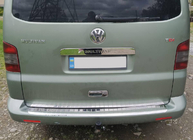 Volkswagen T5 Multivan 2003–2010 Nerūsējošā tērauda uzlika virs numurzīmes piektajām durvīm Bez uzraksta, Carmos – turku tērauds foto 5