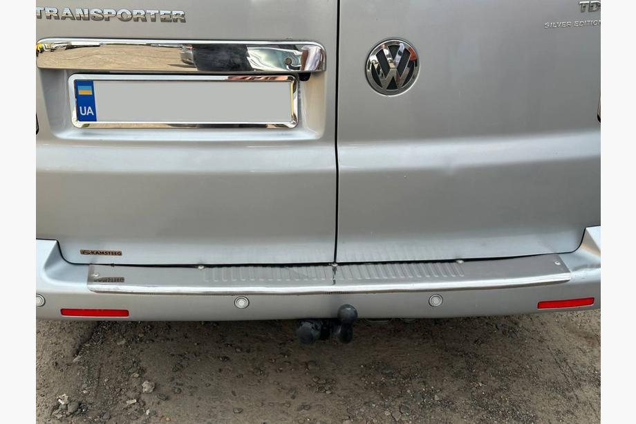 Volkswagen T5 2010–2015 Nerūsējošā tērauda uzlika virs numura zīmes aizmugurējām veramajām durvīm Carmos - turku teras Foto 4