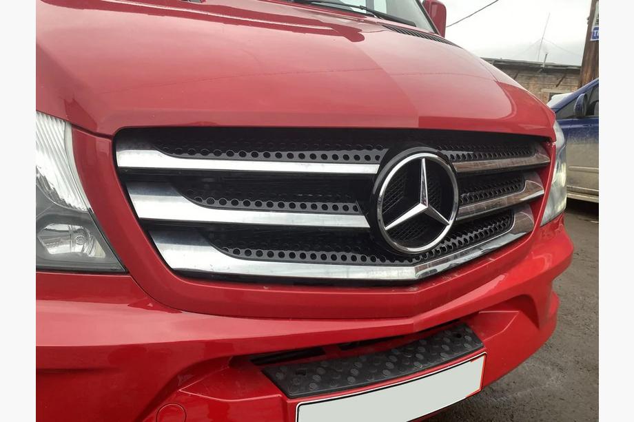 Mercedes Sprinter W906 2006–2018 Radiatora režģa uzlikas (2013↗, nerūs.) Foto 6