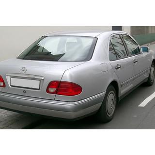 Hroma uzlika virs numura zīmes (Sedan) foto 1