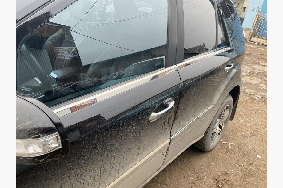 Mercedes ML W164 2005–2011 Ārējās logu apmales (4 gab., nerūsējošais tērauds) OmsaLine – itāļu nerūsējošais tērauds Foto 5
