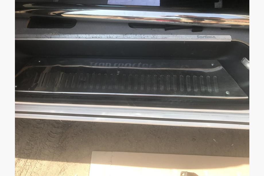 Volkswagen T5 Transporter 2003–2010 Iekšējo sliekšņu uzlikas (Carmos, tērauds) 4 durvis, Transporter Foto 2