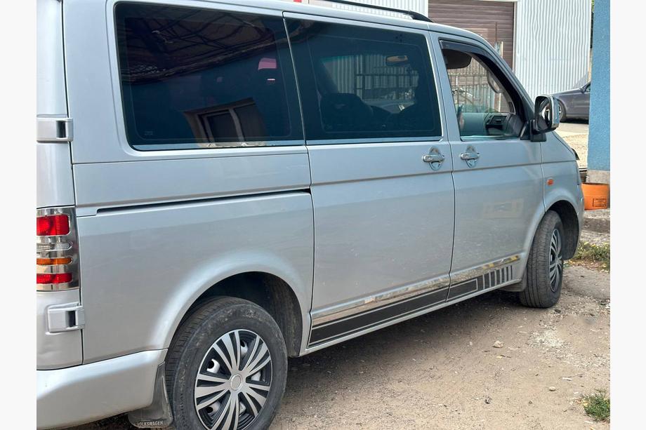 Volkswagen T5 Transporter 2003–2010 Durvju moldingi (nerūsējošais tērauds, hroms) 1 durvīm, īsā riteņu bāze, OmsaLine – itāļu nerūsējošais tērauds Foto 18