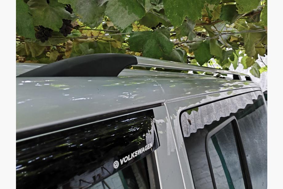 Volkswagen T5 Transporter 2003–2010 Hromēti jumta reliņi Garā riteņu bāze, metāla kājiņas Foto 15
