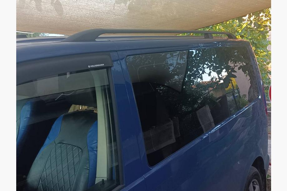 Volkswagen T5 Multivan 2003–2010 Melni jumta relingi Īsā bāze, plastmasas kājiņas Foto 19
