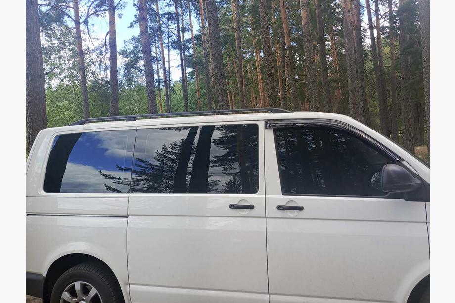 Volkswagen T5 Multivan 2003–2010 Melni jumta relingi Īsā bāze, plastmasas kājiņas Foto 20