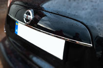 Nissan Juke 2010–2019 Hroma līste virs numura zīmes (nerūsējošais tērauds) OmsaLine – itāļu nerūsējošais tērauds foto 3