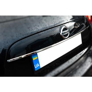 Hroma līste virs numura zīmes (nerūsējošais tērauds) Nissan Juke 2010–2019 foto 2