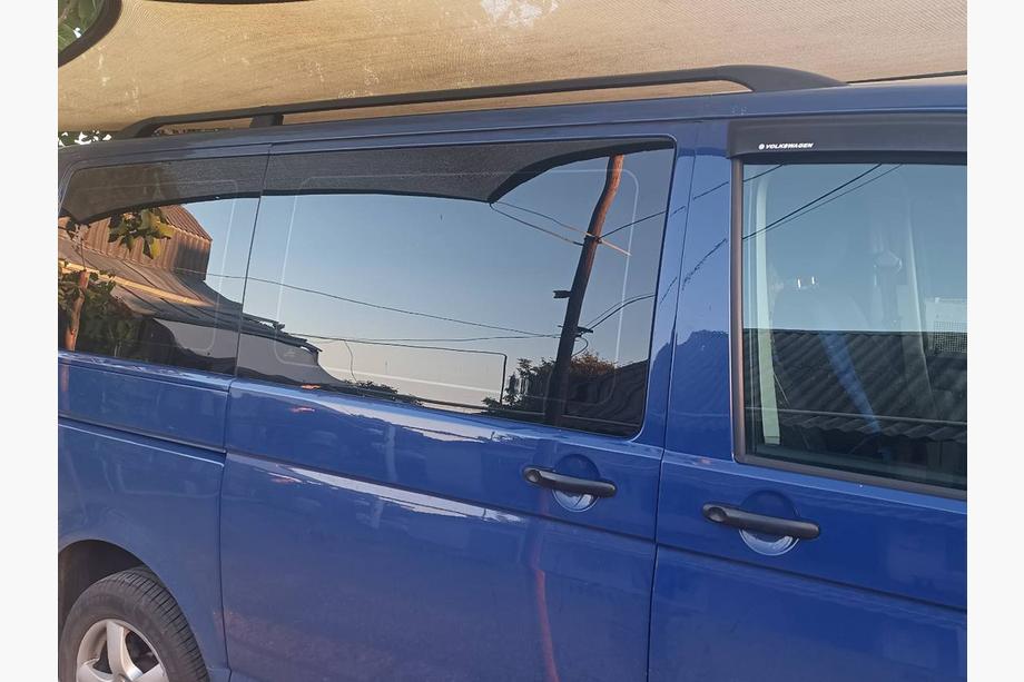 Volkswagen T5 2010–2015 Melni jumta reliņi Īsā bāze, plastmasas kājiņas Foto 18