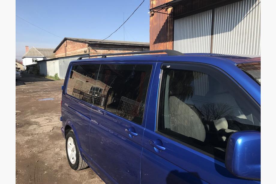 Volkswagen T5 2010–2015 Melni jumta reliņi Īsā bāze, plastmasas kājiņas Foto 4