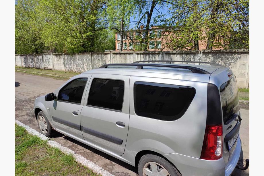 Dacia Logan MCV 2004–2014 Melni jumta reliņi Plastmasas stiprinājuma kājas Image
