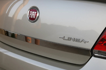 Fiat Linea 2006–2018 Bagāžnieka vāka uzlika 2006-2012 (nerūsējošais tērauds) foto 2