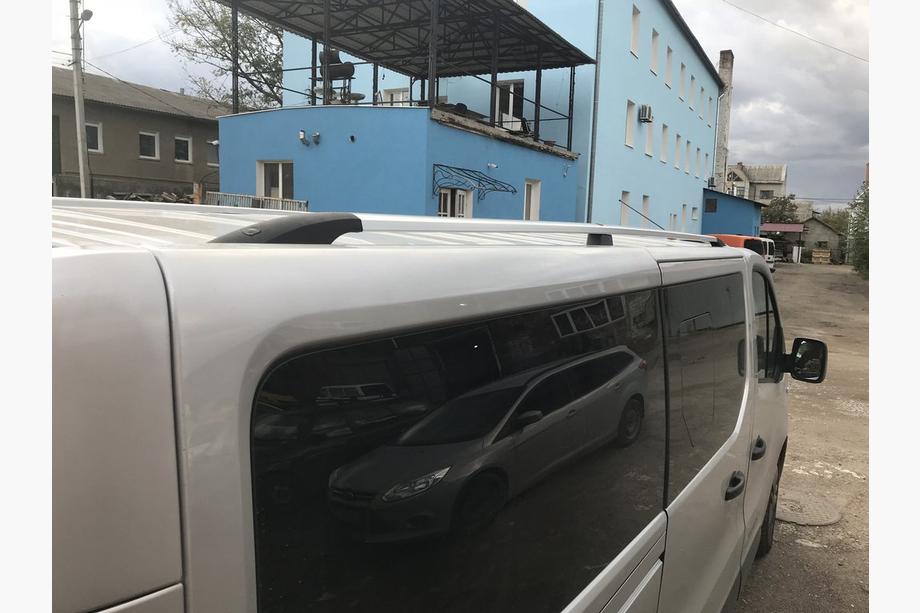 Opel Vivaro 2015–2019 Hromēti jumta reliņi Garā, plastmasas kājiņas Foto 6