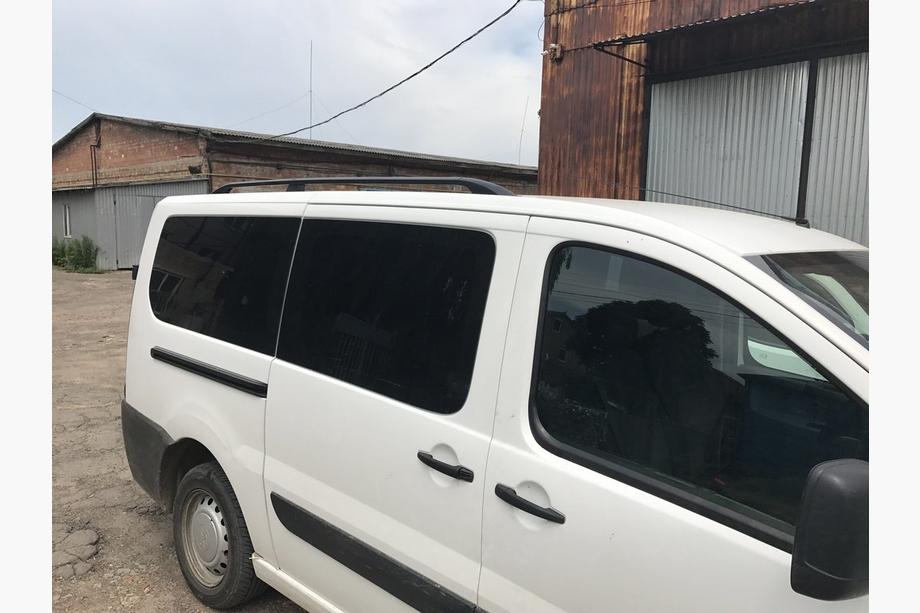 Peugeot Expert 2007–2016 Melni jumta reliņi Īsa, plastmasas balsti Foto 2