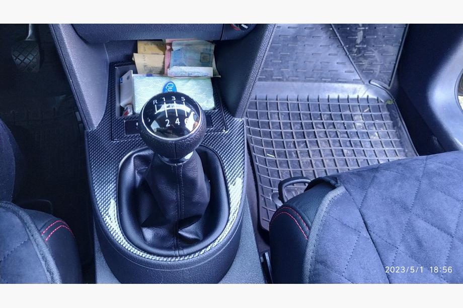 Volkswagen Touran 2003–2010 Paneļa uzlikas Foto 13